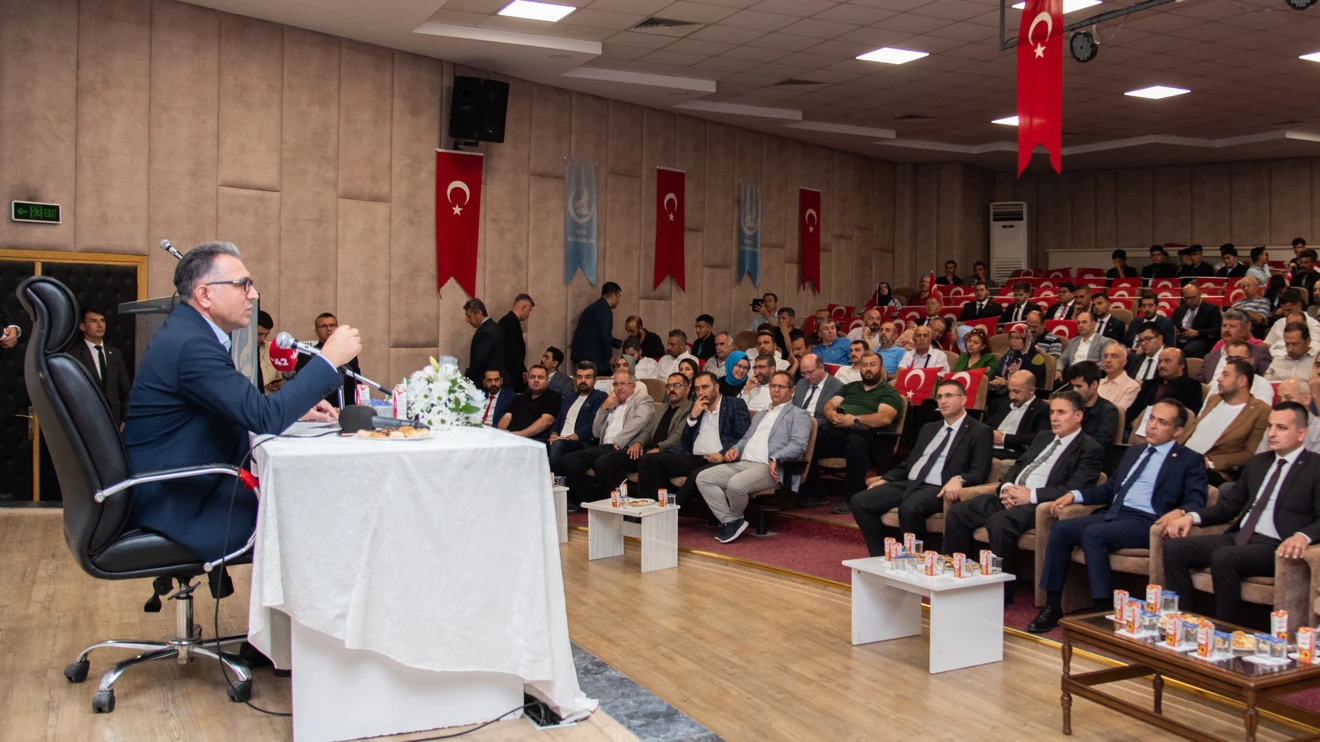 Rektör Aksoy, ‘Küresel Güçler ve Türkiye Yüzyılı’nı anlattı
